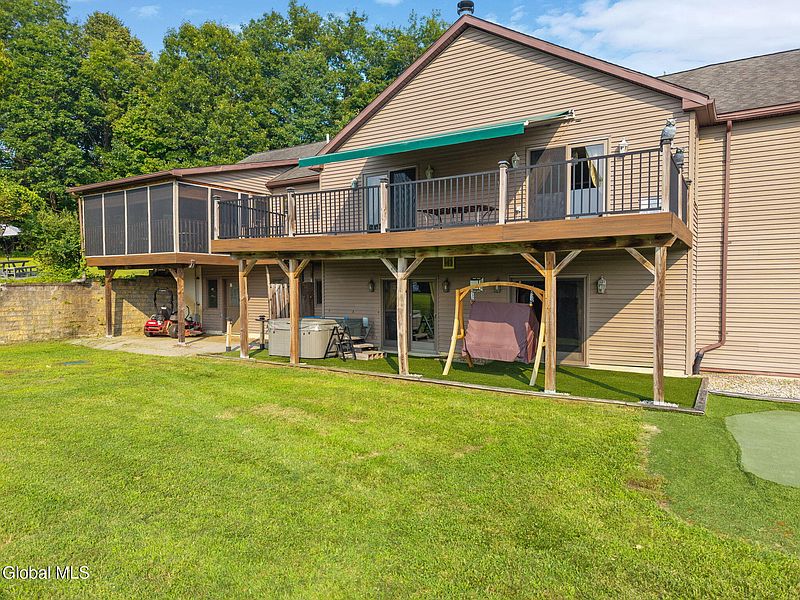 3rd image of 942 Murray Road