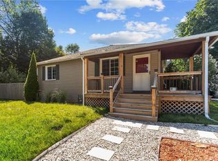 9 Kitchener Rd, Johnston, RI 02919