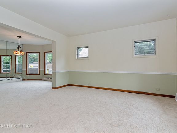 5th image of 5033 W Balmoral Ave