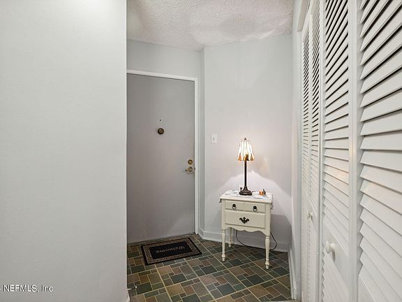 3rd image of 1071 EDGEWOOD Avenue S #201