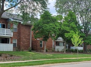 2386 S Goebbert Rd #1043, Arlington Heights, IL 60005
