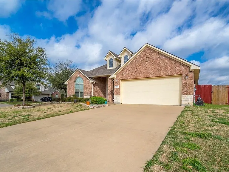 3003 Belmont Ct — Photo 2