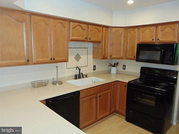 2nd image of 157 Westridge Pl S