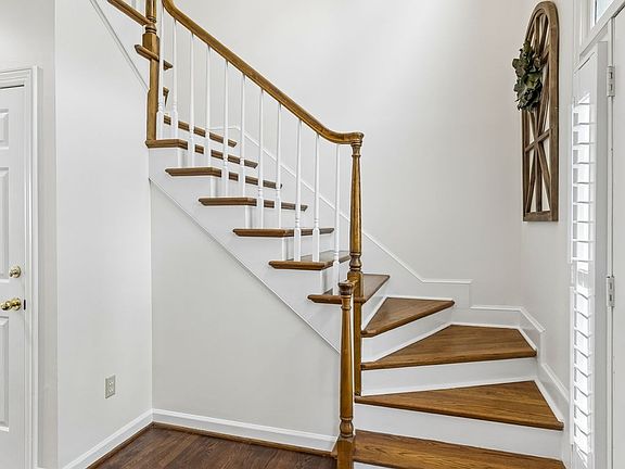 5th image of 3015 Woodlawn Dr
