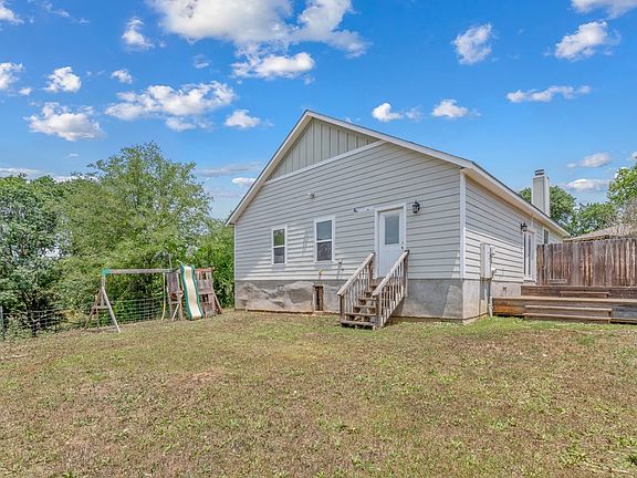 3rd image of 118 E Oxford Pl