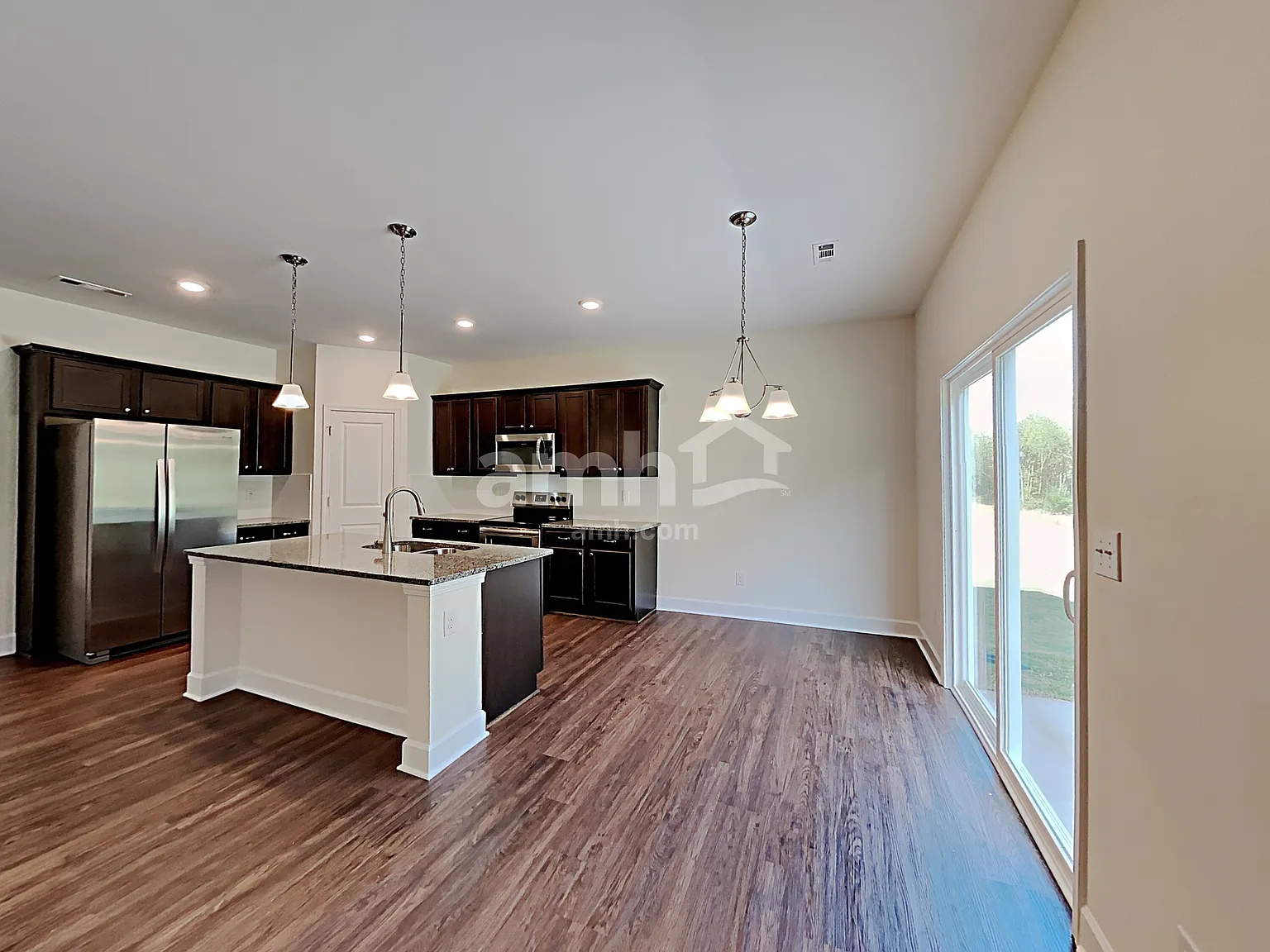 4 bed, 2.5 bath, 2297 sqft, $2,655 — Photo 4