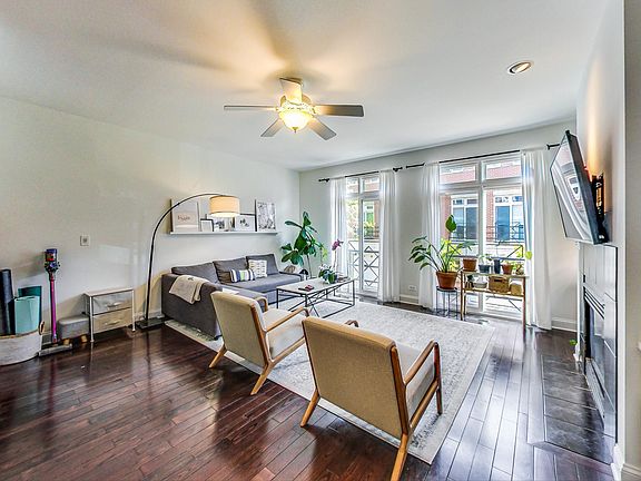 3rd image of 1512 S Prairie Ave Unit K