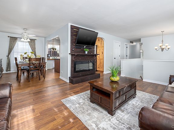 5th image of 781 Yorkshire Dr
