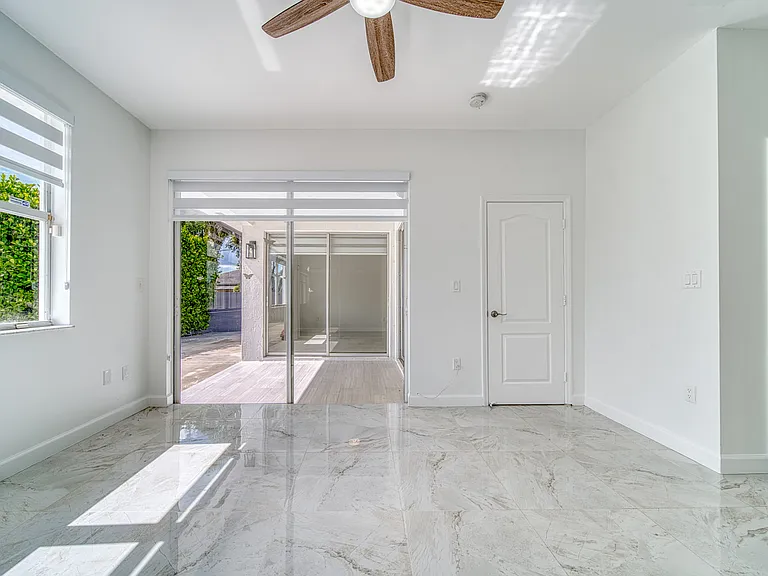 15950 SW 71st Ter — Photo 12