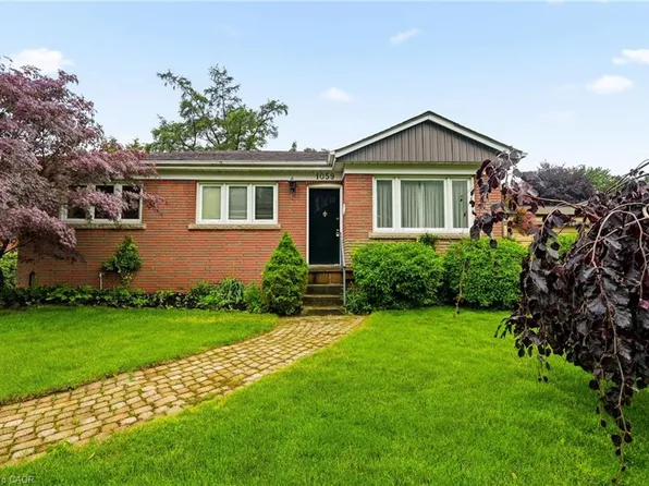 1059 Shepherds Dr, Burlington, ON L7T 3R4