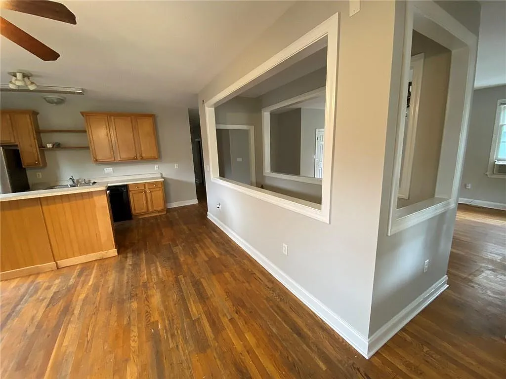 1 bed, 1.0 bath, 3672 sqft, $900 — Photo 3