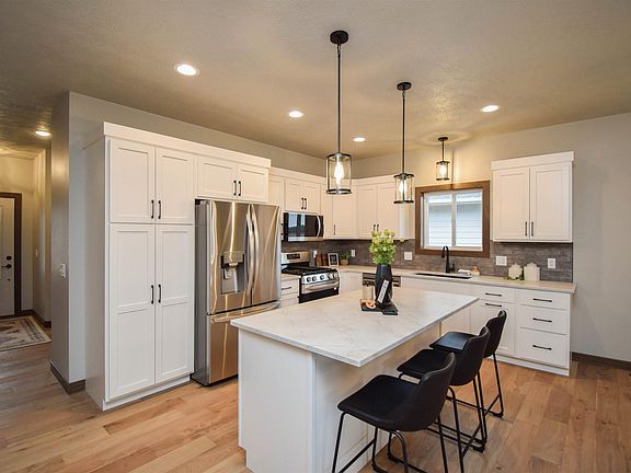 3rd image of 509 N Woodland Ct