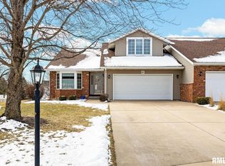 10 Heather Ct #302, Washington, IL 61571