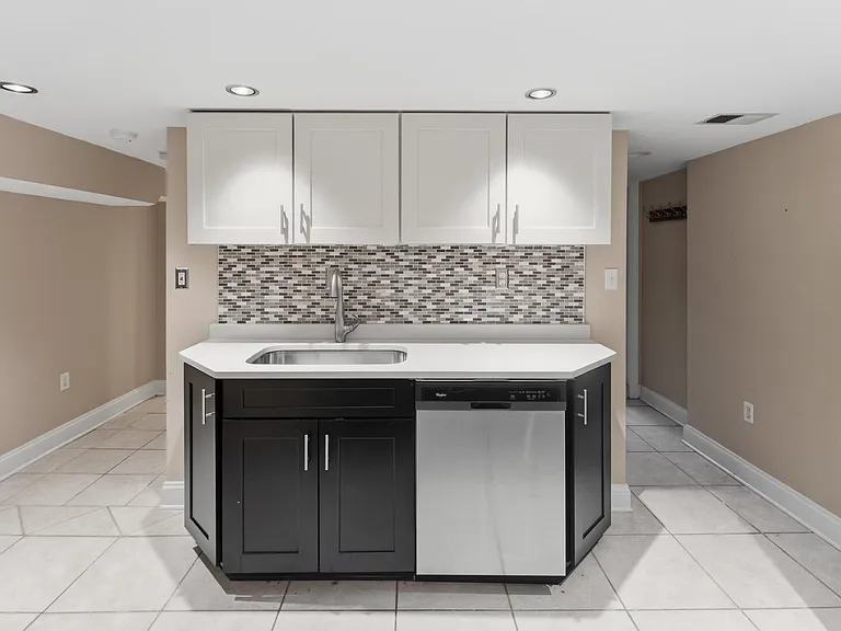 11 R St NW — Photo 39
