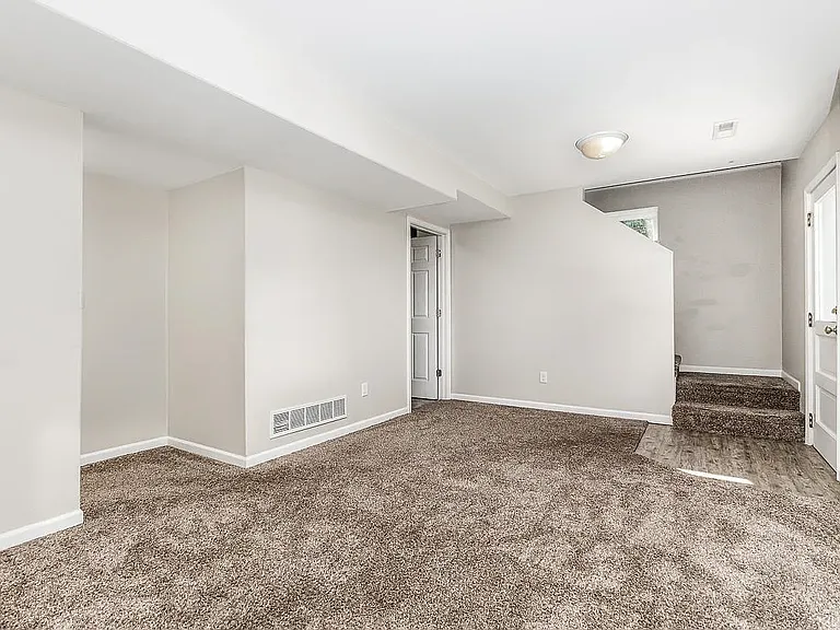 1043 Edina St — Photo 23