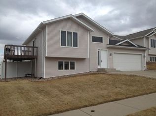 2408 8th Ave SE, Mandan, ND 58554