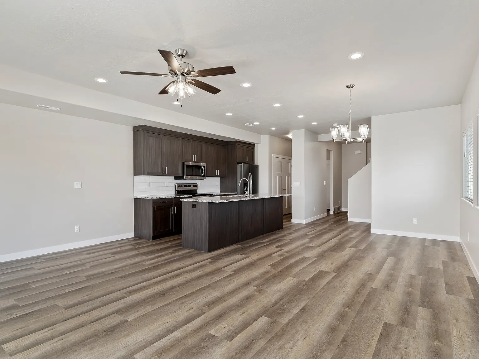 3 bed, 2.5 bath, 1600 sqft, $1,900 — Photo 2