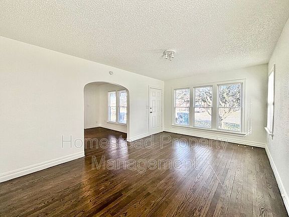 3rd image of 1224 SW 35th St