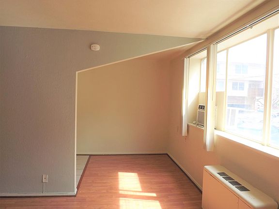 3rd image of 1020 N Logan St