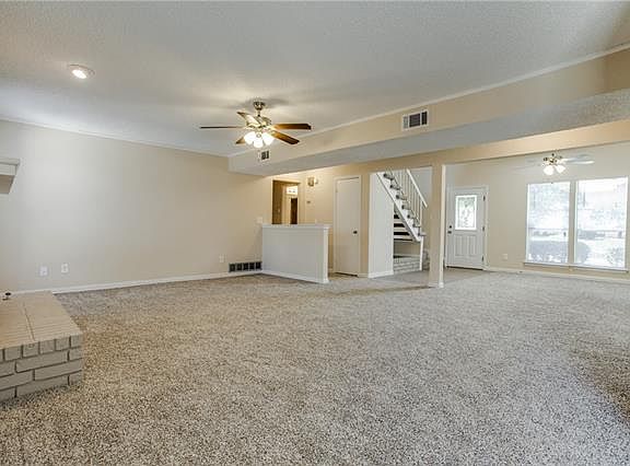 5th image of 2902 Berkshire Dr