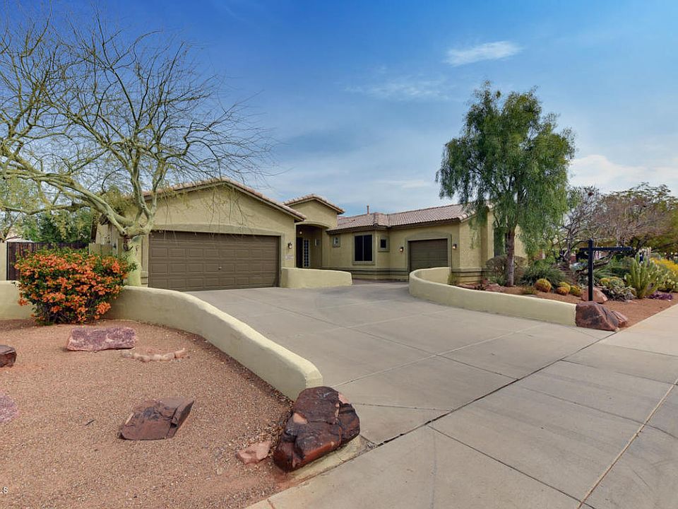 1st image of 2082 W Spruce Dr