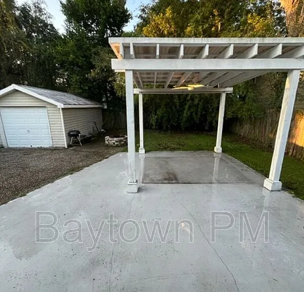 203 W Haya St — Photo 11