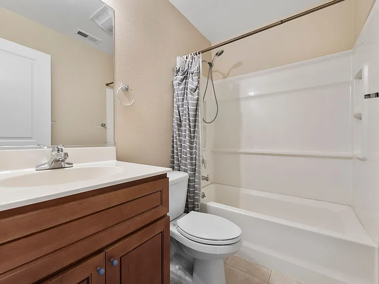 562 Lambert Ter — Photo 7