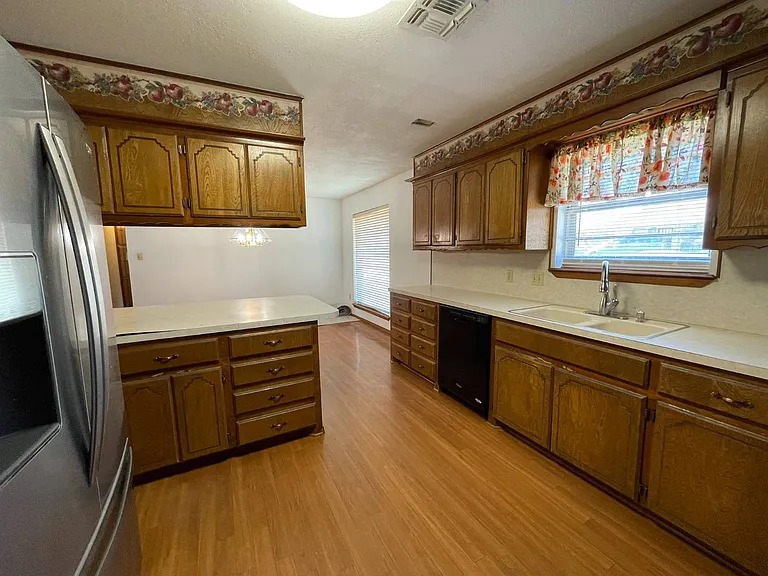 54 Sharon Rd — Photo 14