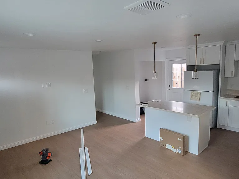 424 W Poplar St #C — Photo 10
