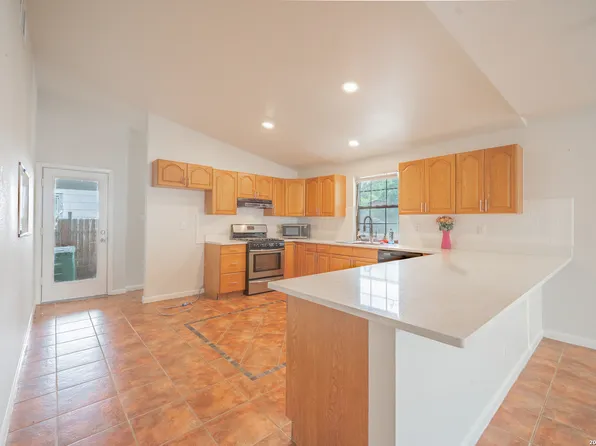 226 EDGE AVE, San Antonio, TX 78223
