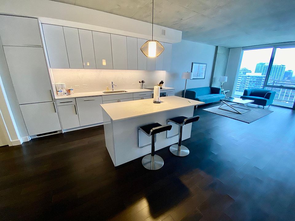 1st image of 439 N Wells St #1001
