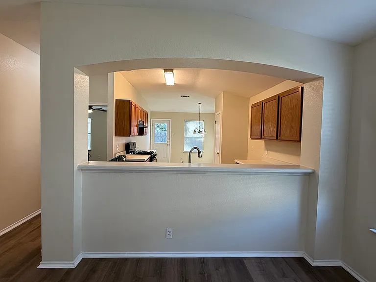311 McCarthur Dr — Photo 7