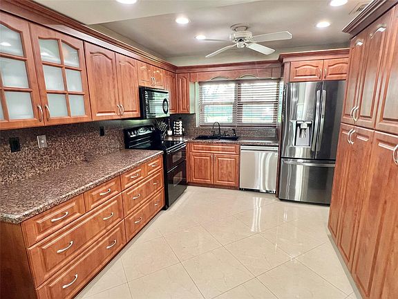 3rd image of 7321 NW 38th Court