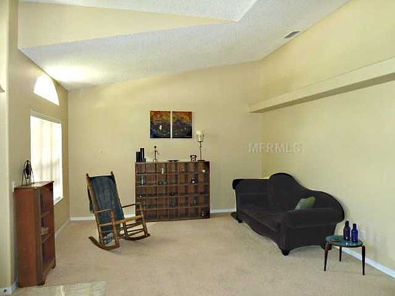 5th image of 10757 Oak Glen Cir