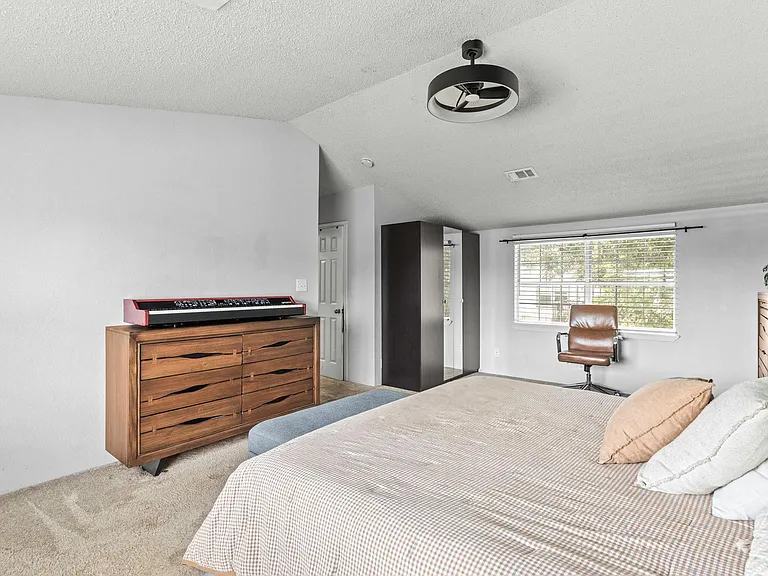 11004 Elm St — Photo 12