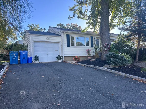 1 Andover Rd, Old Bridge, NJ 08857