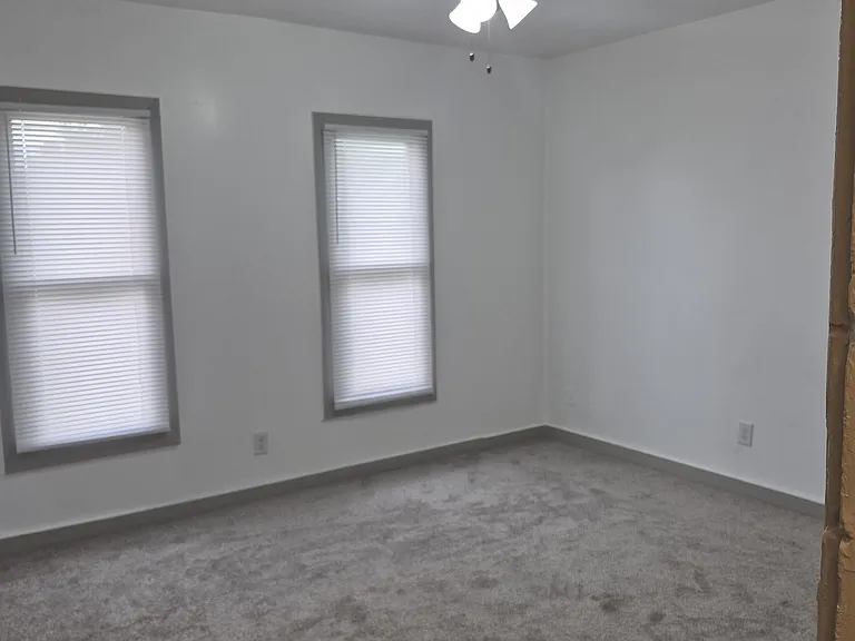 569 E Whittier St — Photo 11