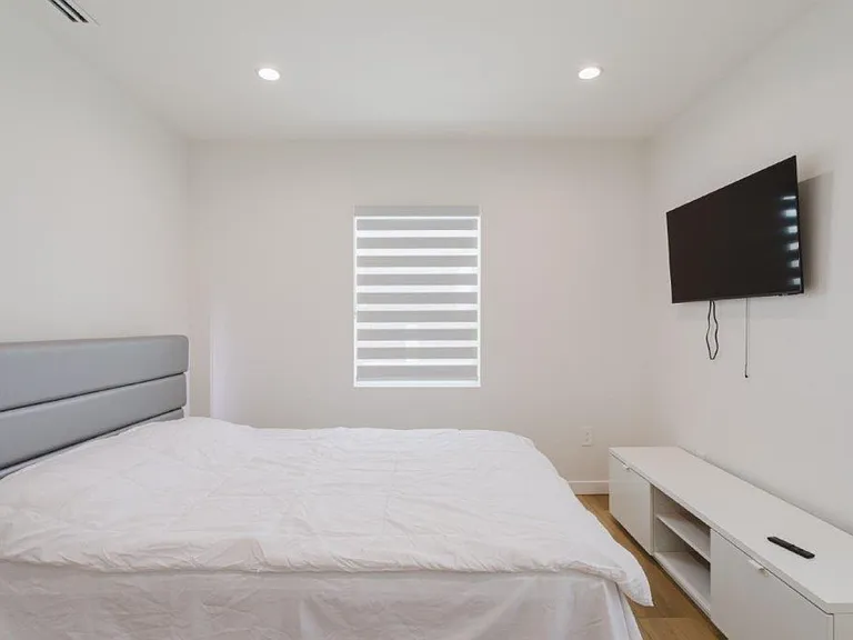 8119 Shadyglade Ave — Photo 34