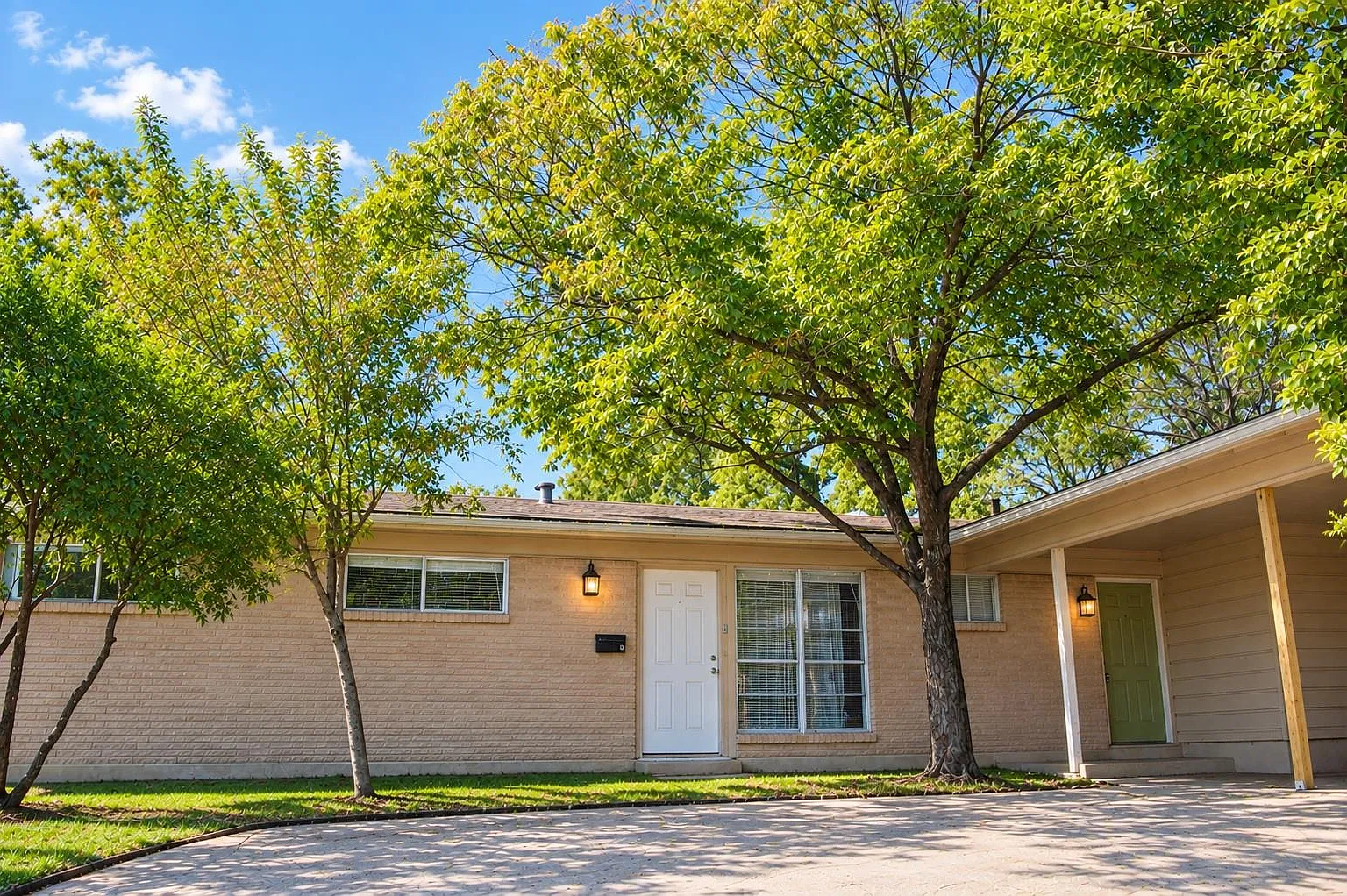 1 bed, 1.0 bath, 1100 sqft, $1,350 — Photo 1