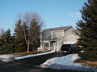 2745 McKinley Dr, Woodbury, MN 55125