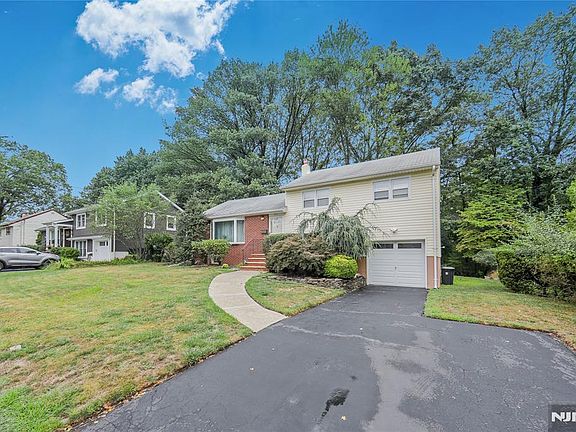 2nd image of 270 Glen Ave