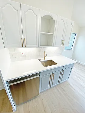 1025 Madrid Ave — Photo 7