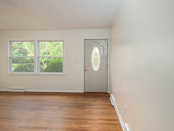 3rd image of 1423 Resthaven Dr