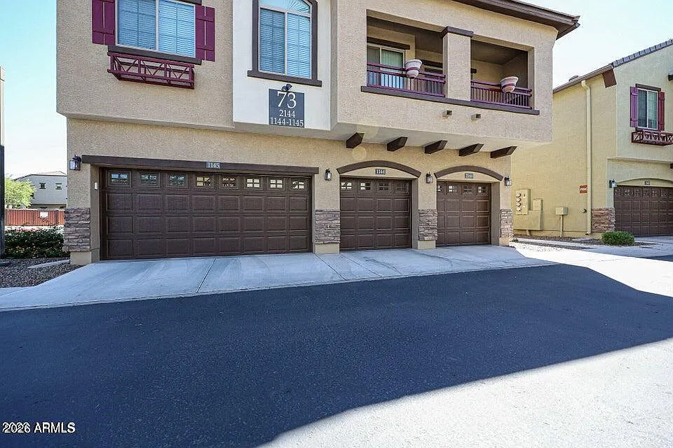 2 bed, 2.5 bath, 1142 sqft, $2,100 — Photo 1