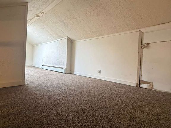 3rd image of 20852 Ridgemont Rd