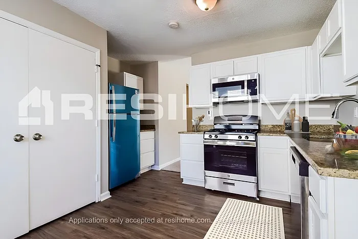 3 bed, 2.0 bath, 1300 sqft, $1,695 — Photo 3