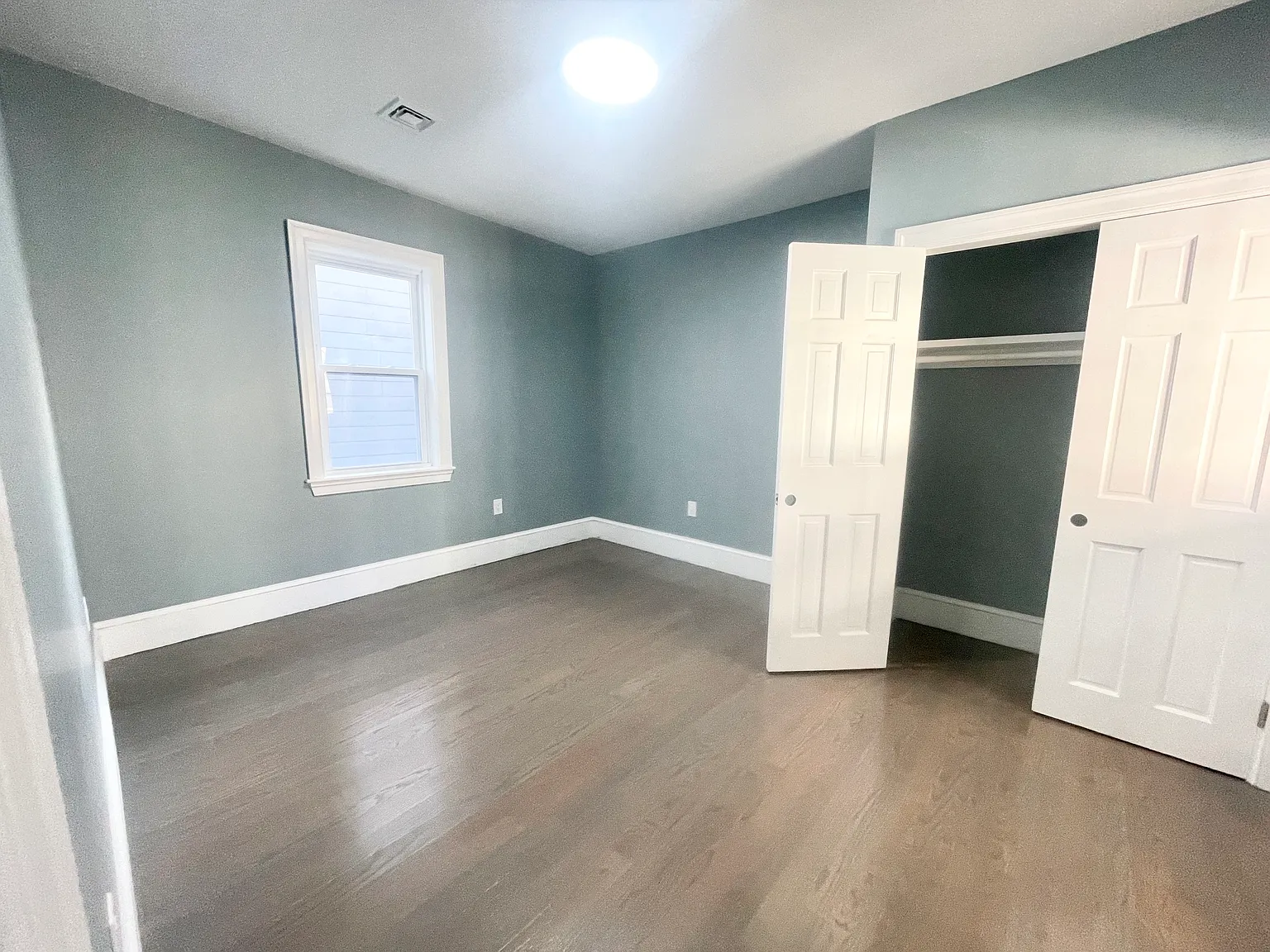 5 bed, 9999 sqft, $4,400 — Photo 3