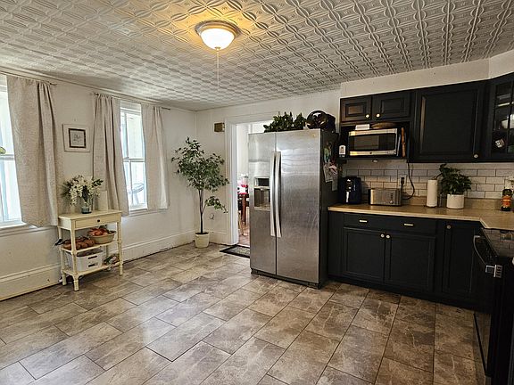 5th image of 423 Hammond Street