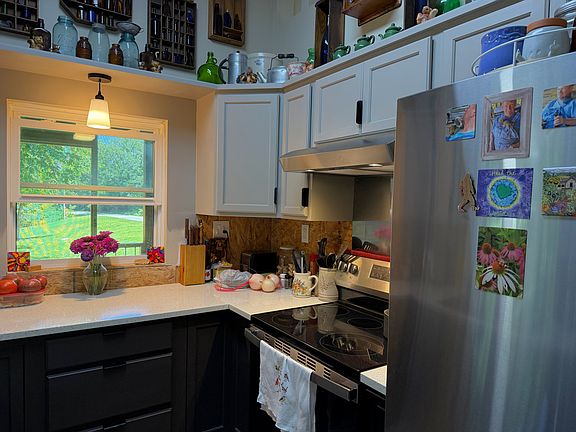 4th image of 1040 Baker Hill Rd