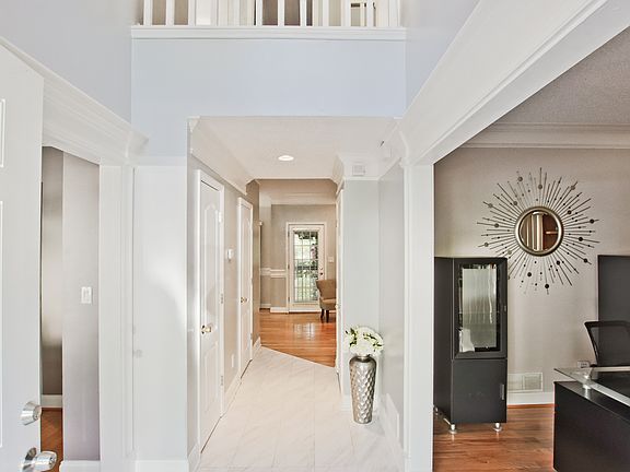 5th image of 254 Thornbush Ln